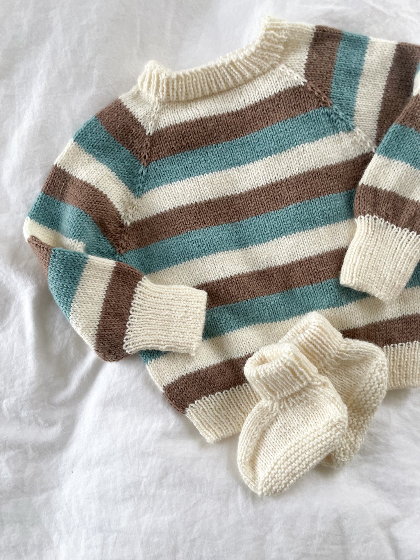 Håndstrikket stribet bluse i uld & kashmir, fv. Azur str. 0-3 mdr