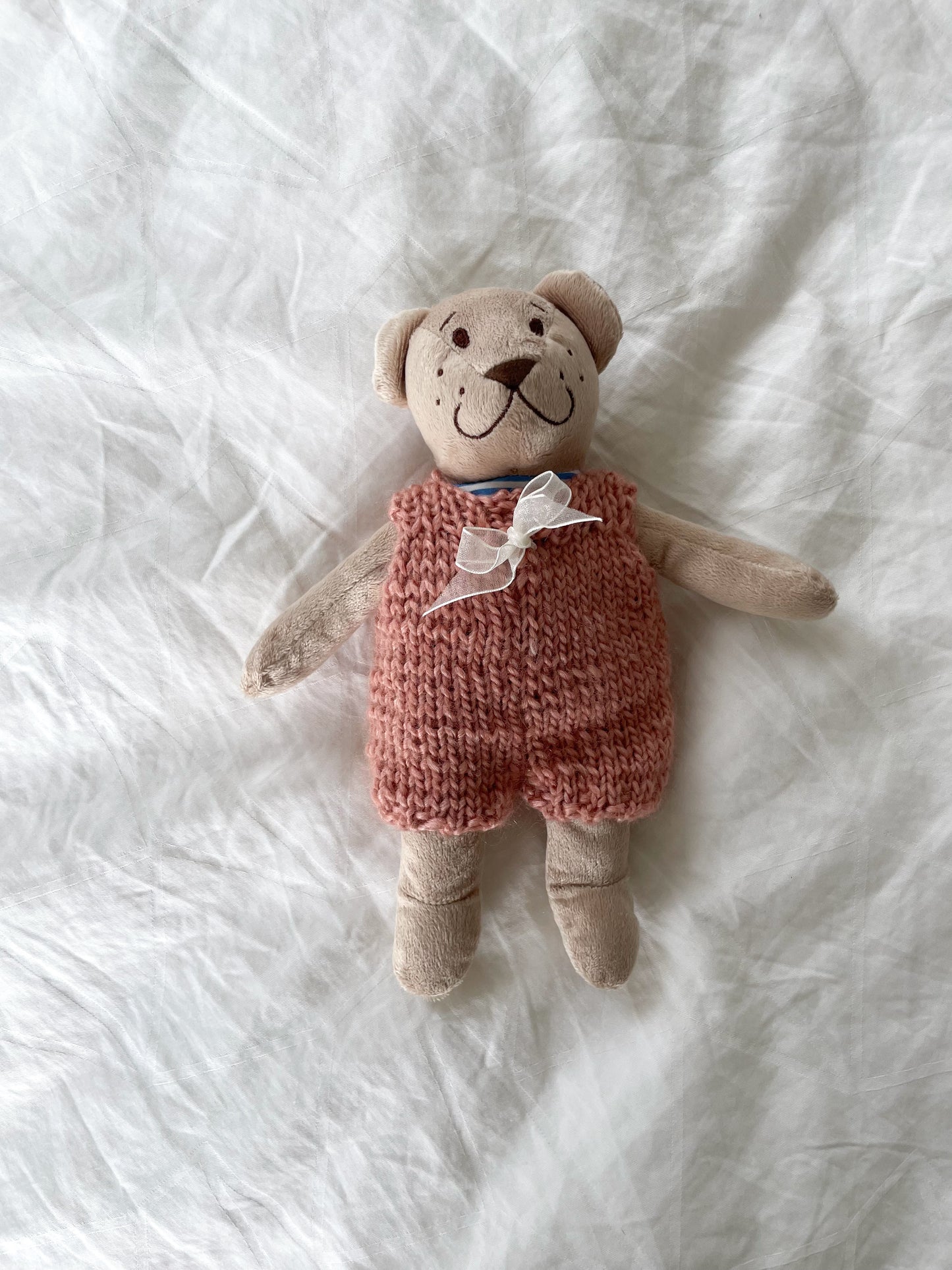 Vintage bamse med strikdragt