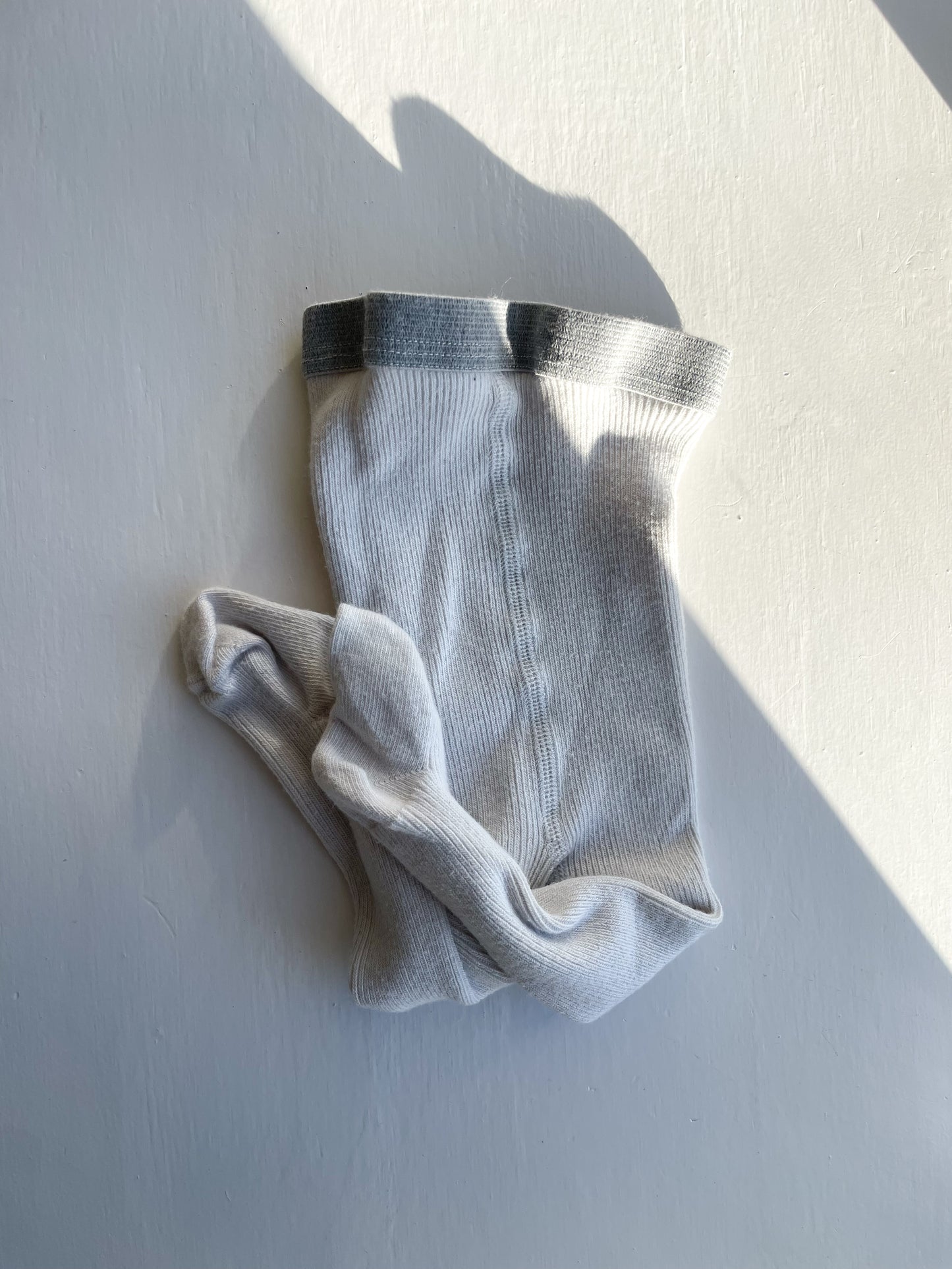 LIMONADE lysegrå rib strømpebukser str. 0-3 mdr