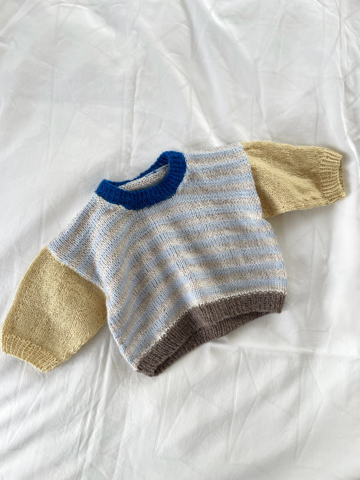 Håndstrikket bluse i uld str. 0-3 mdr