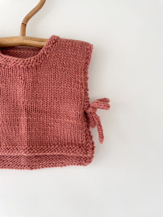 Håndstrikket vest, uld str. 6-12 mdr