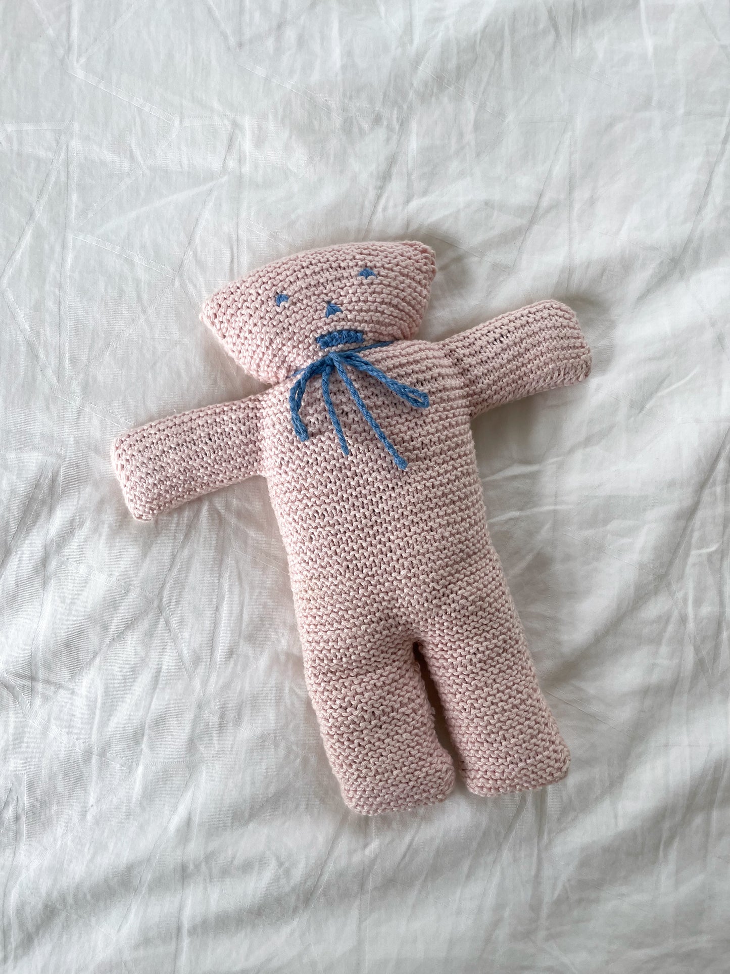 Håndstrikket sjov bamse