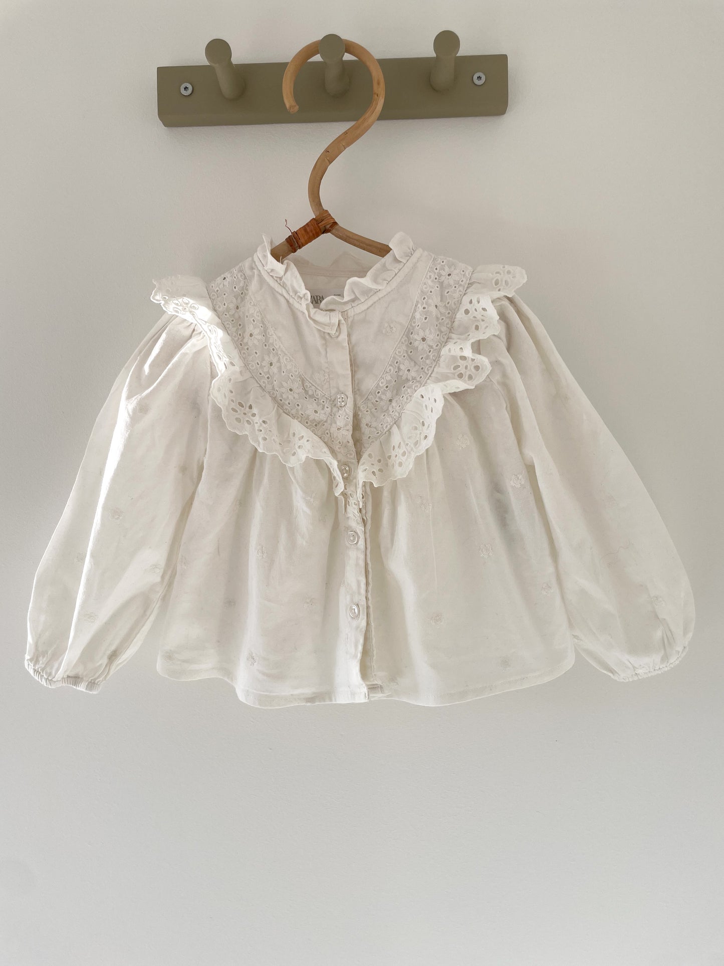 Zara hvid skjortebluse str. 9-12 mdr