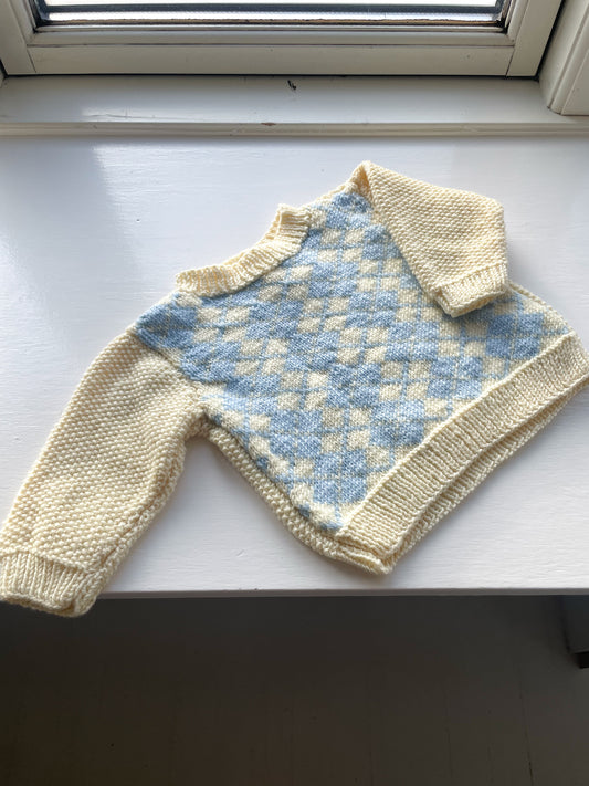 Håndstrikket blød bluse i uld str. 0-3 mdr