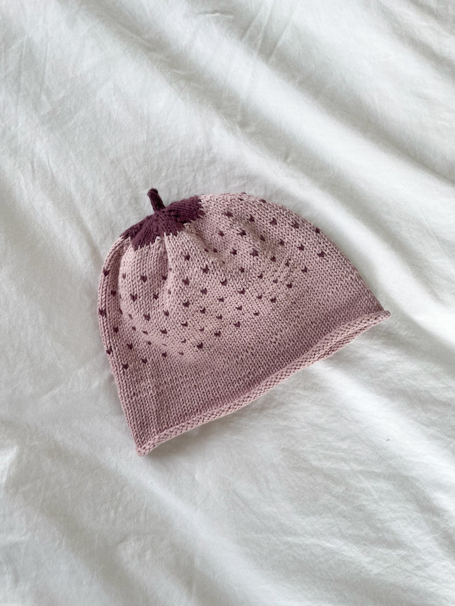 Håndstrikket jordbærhue str. 86