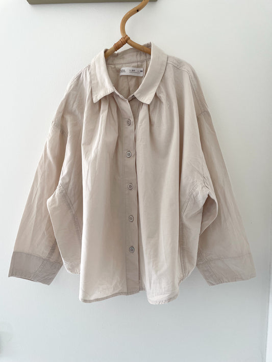 Zara beige skjorte med vidde