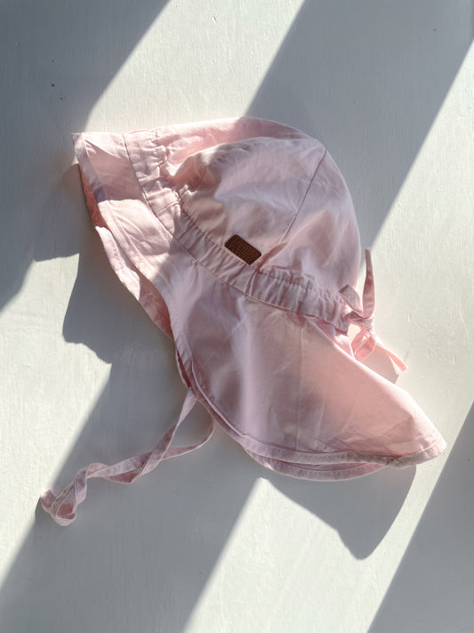 Melton lyserød solhat str. 12-18 mdr