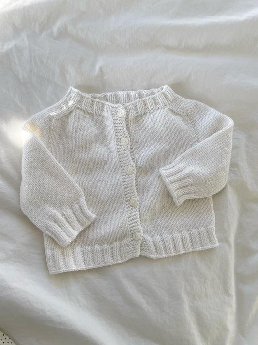 Håndstrikket hvid cardigan str. 3 mdr
