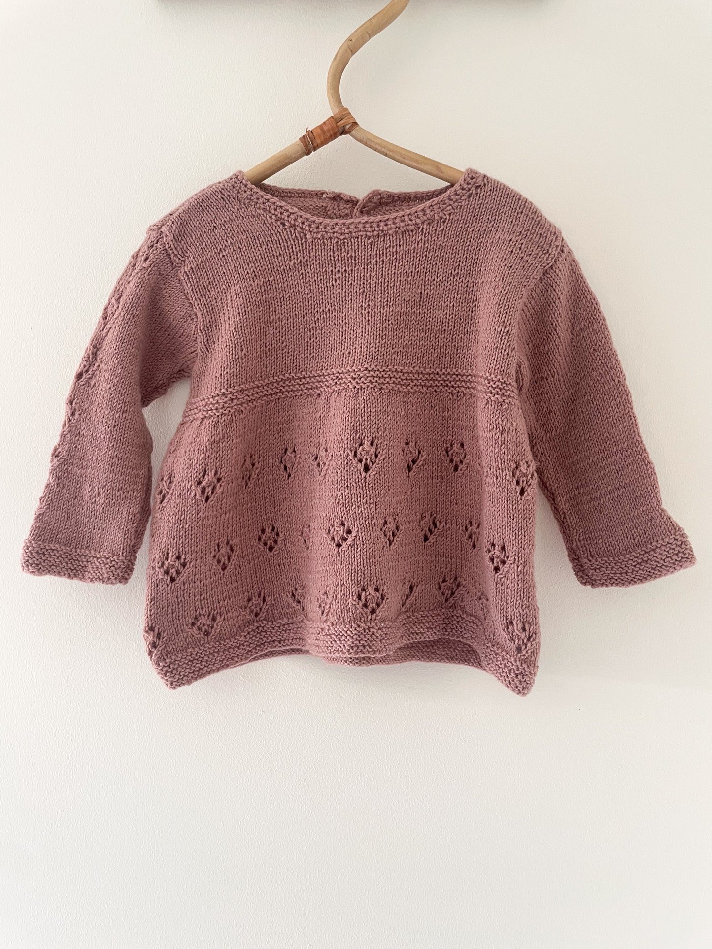 Håndstrikket bluse i uld str. 9 mdr