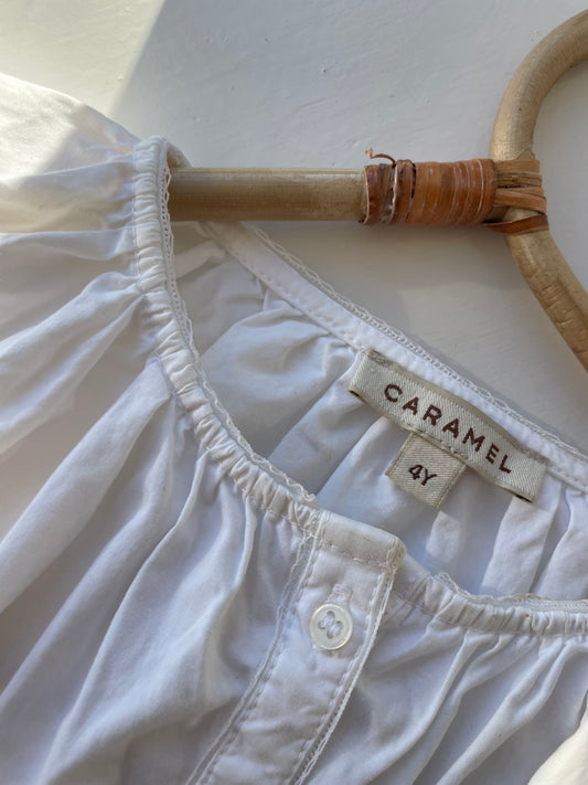 CARAMEL hvid skjorte med vidde str. 4 år