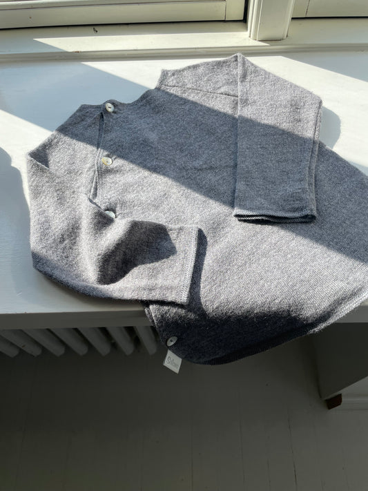 Selana grå bluse i Merino 92