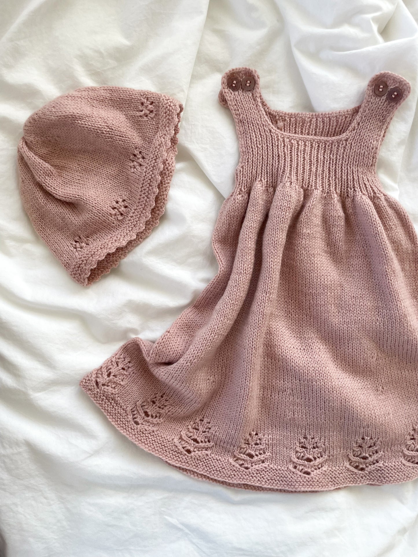 Håndstrikket rosa hue str. 68