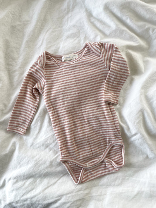 Serendipity stribet bodystocking str. 56