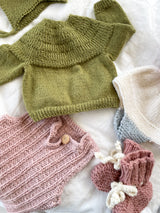 Håndstrikket rosa vest, uld str. 2-4 mdr