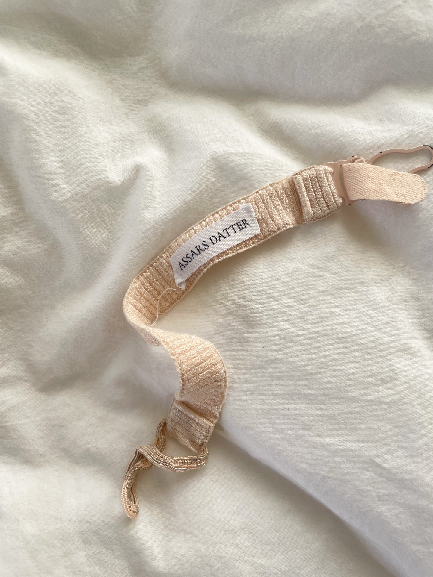 Assars Datter elastisk suttesnor
