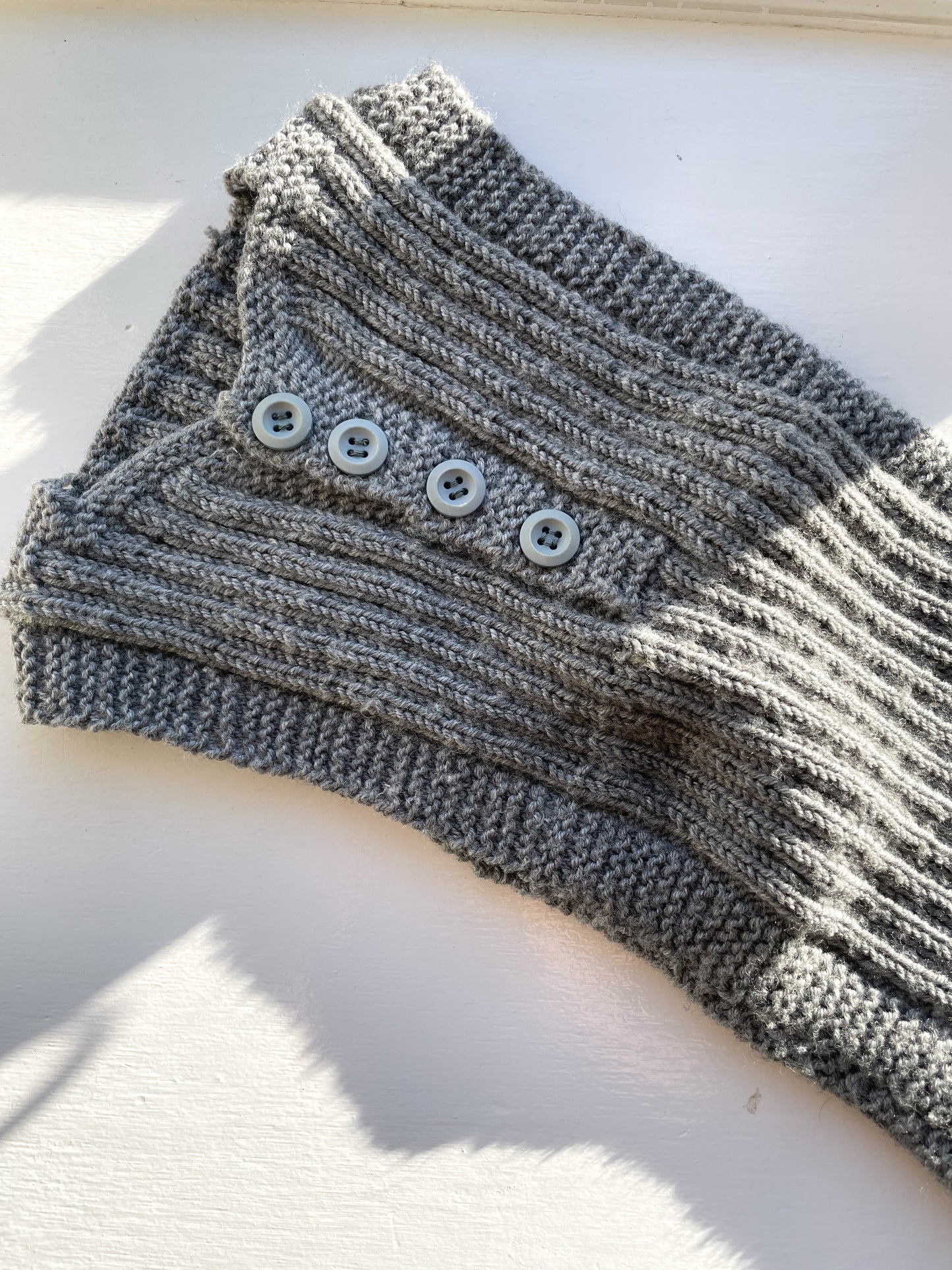 Håndstrikket grå vest i uld, 18 mdr