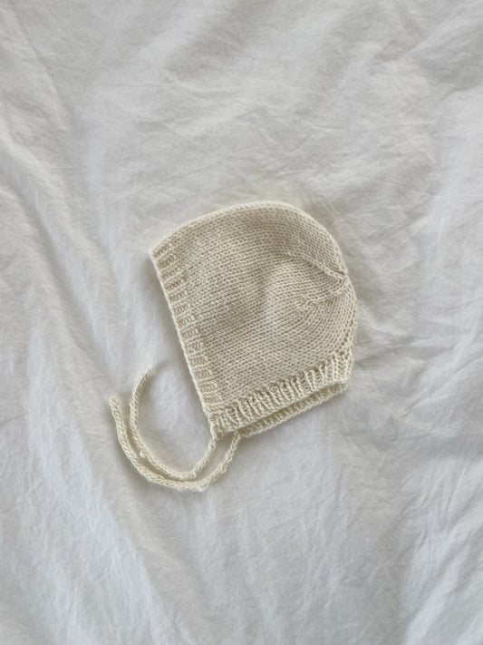 Håndstrikket råhvid kyse str. 0-1 mdr