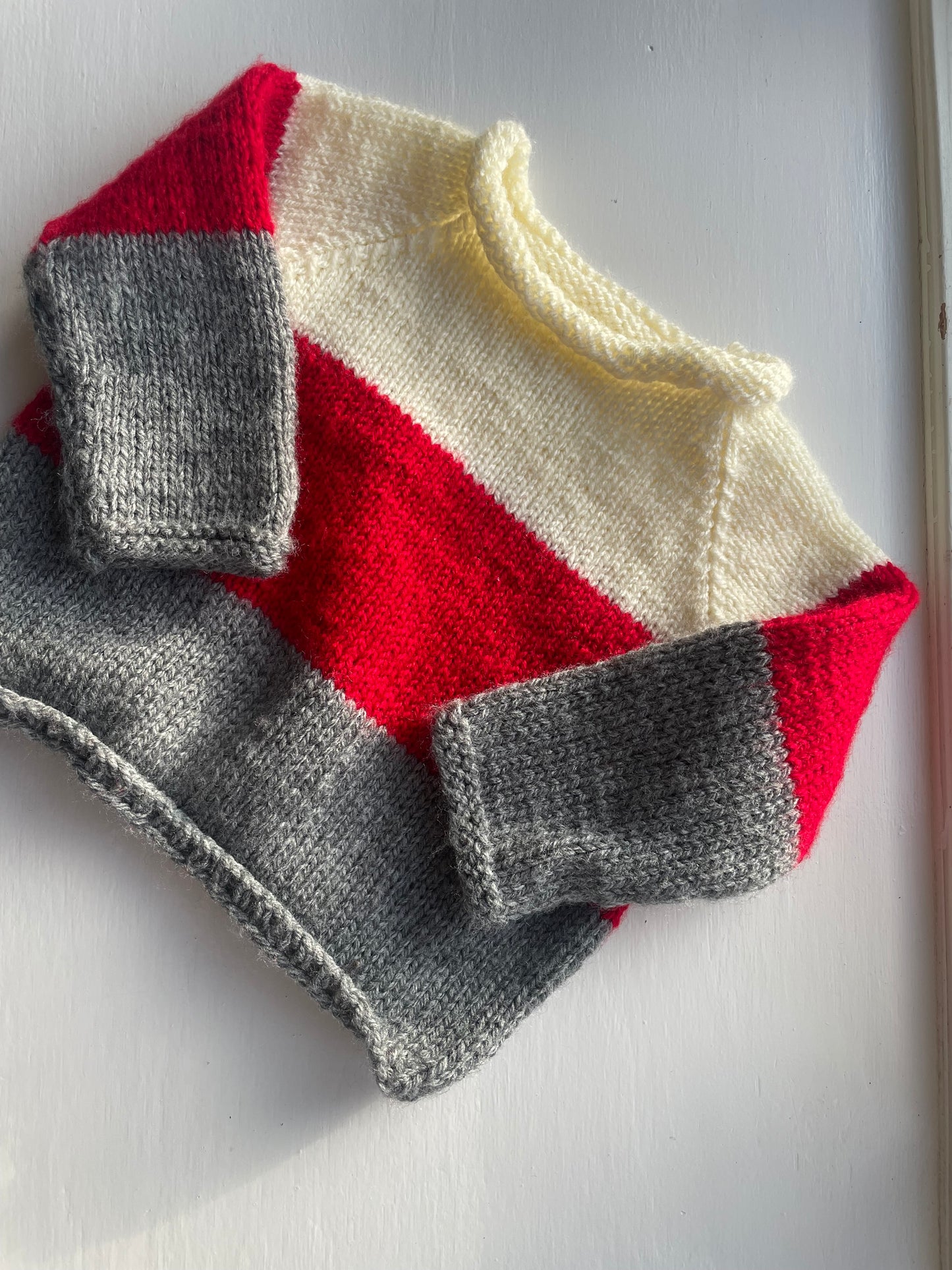 Håndstrikket blød bluse i uld str. 3 mdr