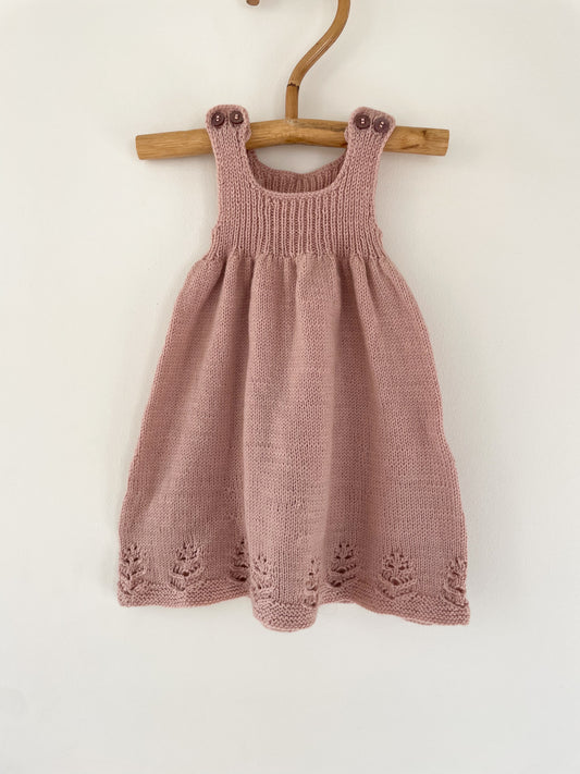 Håndstrikket rosa uldkjole str. 68