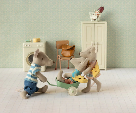 Maileg Lillesøster mus med taske