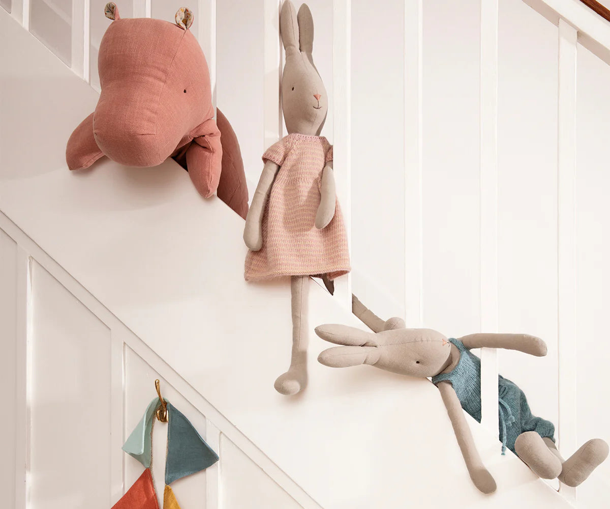 Maileg Hare med overalls - str. 4