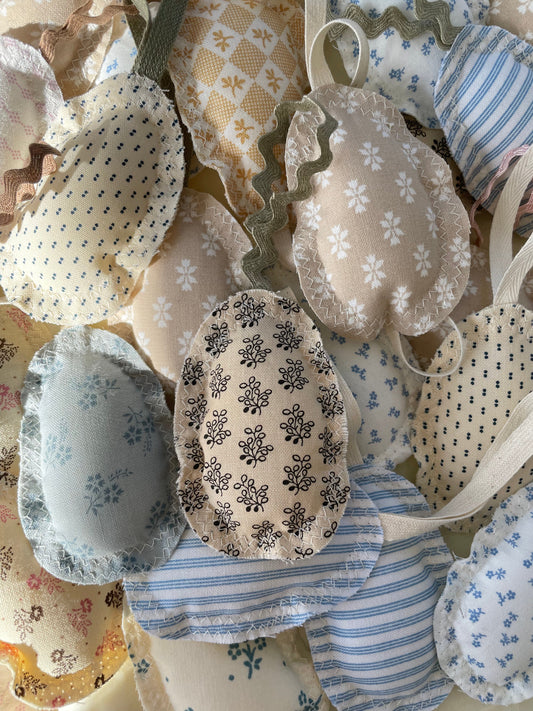 Notre Nóm håndlavet påskeæg - Beige m. sort