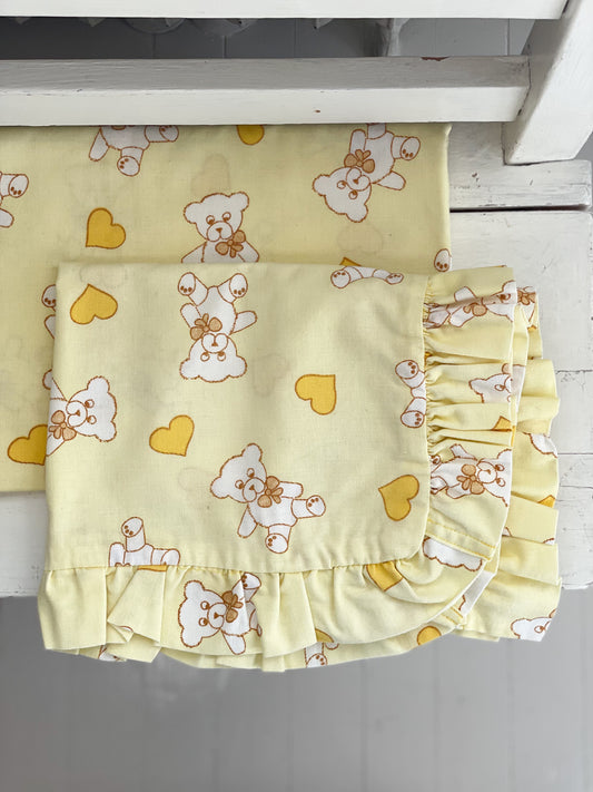 Vintage håndsyet babysengetøj